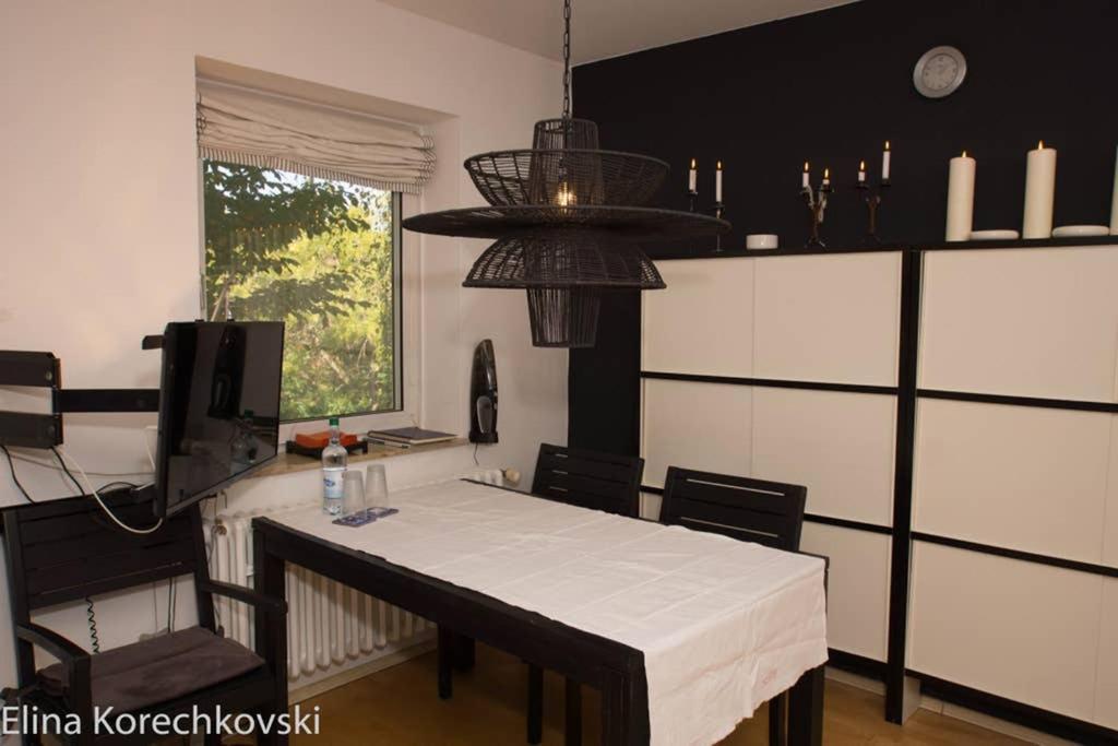 Bahnhofsnahe, Ruhige Und Sonnige 2 Zimmerwohnung Im Dichterviertel Βιζμπάντεν Εξωτερικό φωτογραφία